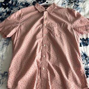 Banana Republic Men’s Slim Fit  Button Up Salmon w/ pattern Size Large Like New
